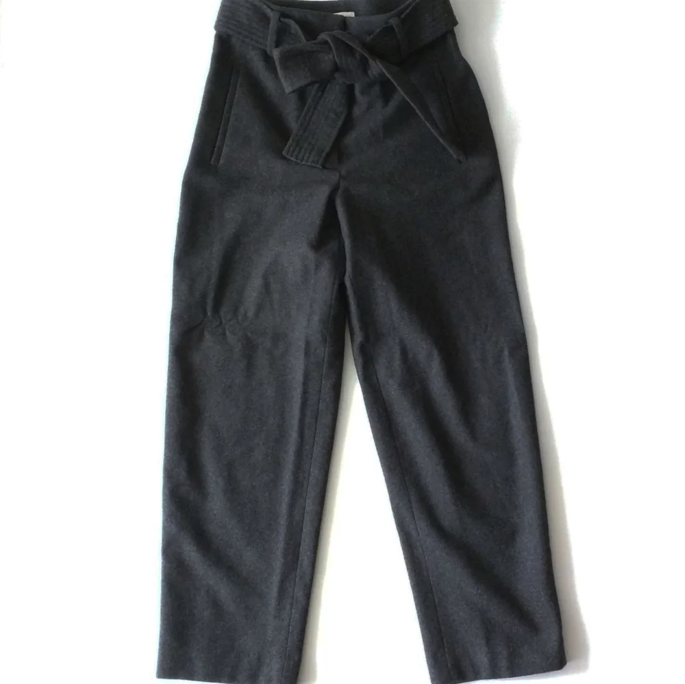 Aritzia Black Ankle Pants - Picture 4 of 9